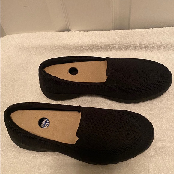 Skechers Air-Cooled Black Mesh Slip-Ons…size 9 - Picture 3 of 9